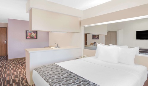 Studio Suite, 1 Queen Bed with Sofa bed, Non Smoking (Non-Pet Friendly)