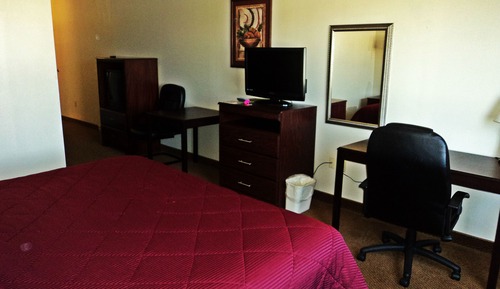 Room, 1 King Bed, Accessible, Non Smoking (Mobility/Hearing, Bathtub w/Grab Bars)
