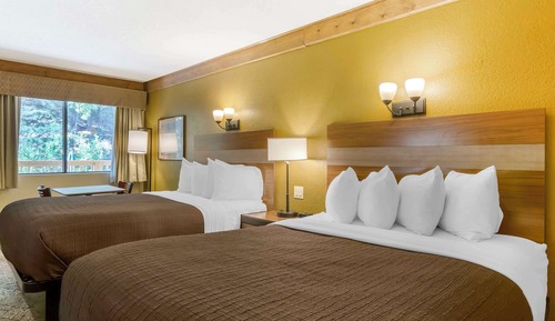 Standard Room, 2 Queen Beds, Non Smoking, Microwave