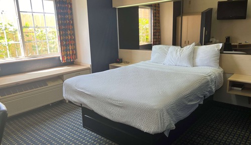 Standard Room, 1 Queen Bed