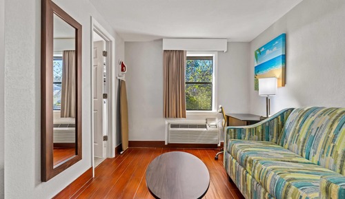 Suite, 1 Queen Bed, Non Smoking (Cottage)