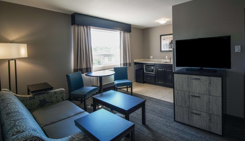 Suite, 1 King Bed, Fireplace, Lake View (Fireplace)