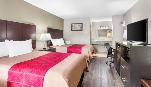 Standard Room, 2 Double Beds, Non Smoking (No Pets Upper Floor)