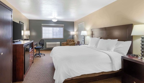 Standard Room, 1 King Bed, Accessible, Bathtub
