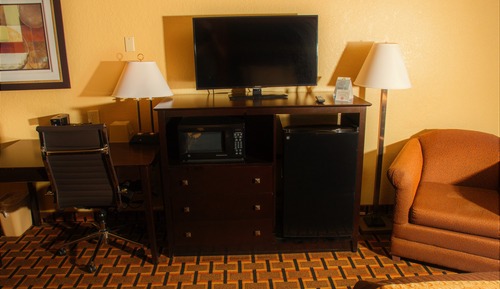 Room, 1 King Bed, Smoking