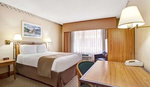 Standard Room, 1 Queen Bed