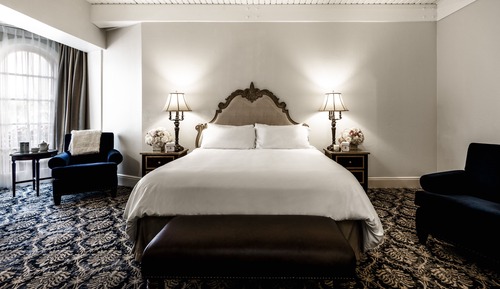 Deluxe Room, 1 King Bed, Bathtub Grab Bars