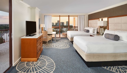Coastal View Two Queen Beds Double Balcony