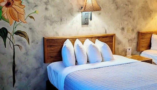 Standard Room, 2 Queen Beds, Mountain View