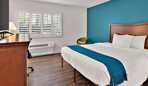 Deluxe Room, 1 King Bed, Non Smoking