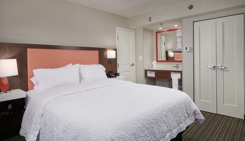 Room, 1 Queen Bed, Non Smoking, Refrigerator & Microwave