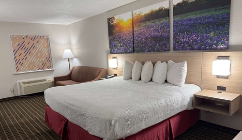 Standard Room, 1 King Bed