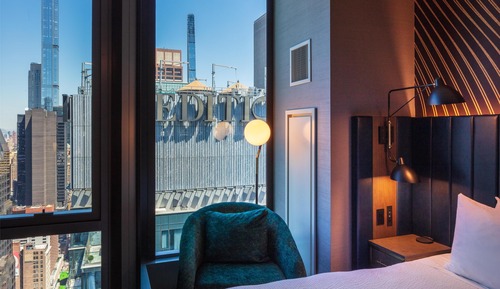 1 King Bed Deluxe Skyline View