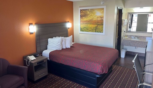 Standard Room, 1 Queen Bed