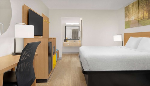 Room, 1 King Bed, Non Smoking (Second Floor)
