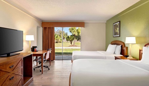 Family Suite, 1 Bedroom, Non Smoking (1 King Bed, 2 Double Beds)
