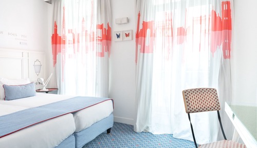 Superior Room with twin beds - Free soft minibar, courtesy tray - Digital press