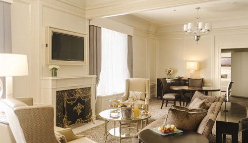 Suite, 1 King Bed with Sofa bed (Cambridge Legacy)