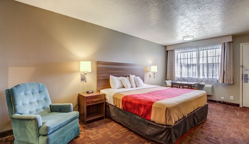 Senior Room, 1 Queen Bed, Accessible, Non Smoking