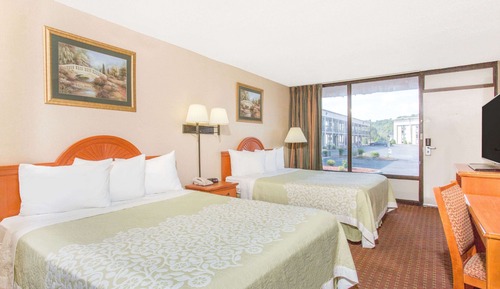 Room, 2 Queen Beds, Smoking