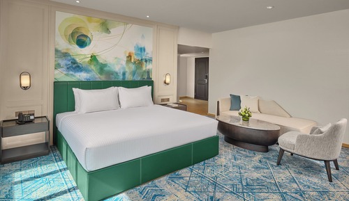Junior Suite King Bed, Club Access
