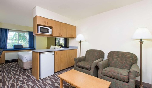 Junior Suite, 1 Queen Bed, Accessible, Non Smoking (Roll-In Shower)