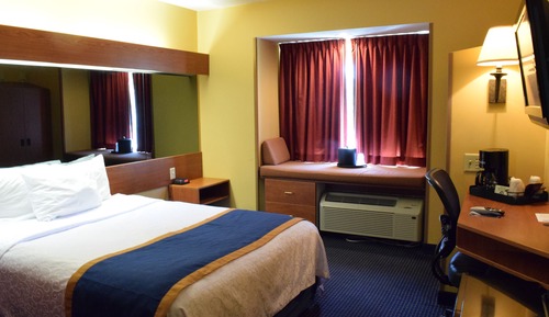 Basic Room, 1 Queen Bed