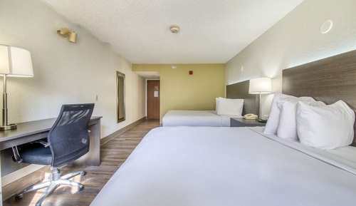 Room, 2 Queen Beds, Accessible, Non Smoking (Mobility/Hearing, Tub w/Grab Bars)