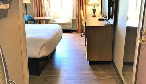 Standard Room, 1 King Bed