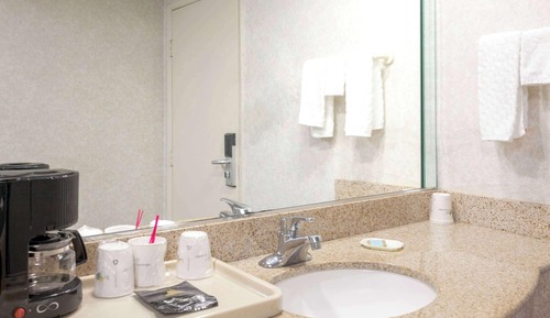 Deluxe Room, 1 King Bed, Non Smoking, Balcony