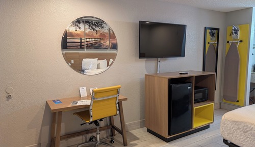 Room, 1 King Bed, Mobility Accessible, Non Smoking