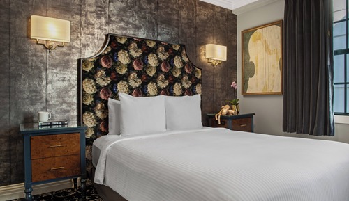 Deluxe Suite, 1 Queen Bed with Sofa bed