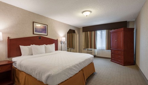 Suite, 1 King Bed, Non Smoking, Jetted Tub (Living Room)