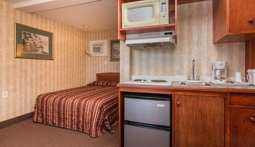 Room, 1 Queen Bed, Non Smoking, Kitchenette