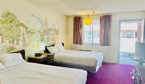 Deluxe Room, 2 Queen Beds, Mountain View