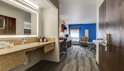 Standard Room, 1 King Bed, Accessible