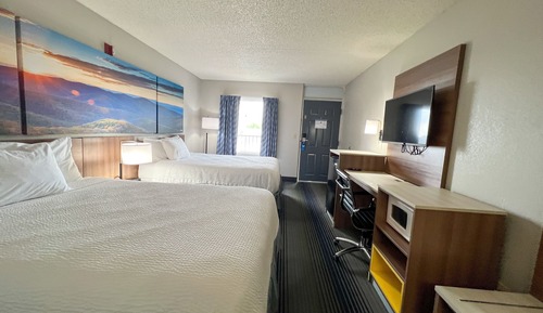 Upgraded, Deluxe Room, 2 Queen Beds, Smoking