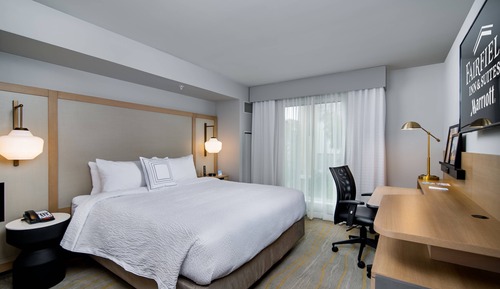 Studio, 1 King Bed with Sofa bed, Balcony (Mobility Accessible, Tub)