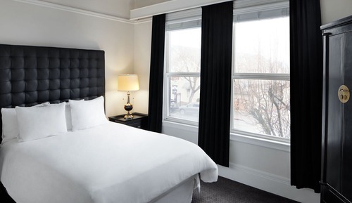 Suite, 1 Queen Bed, Balcony