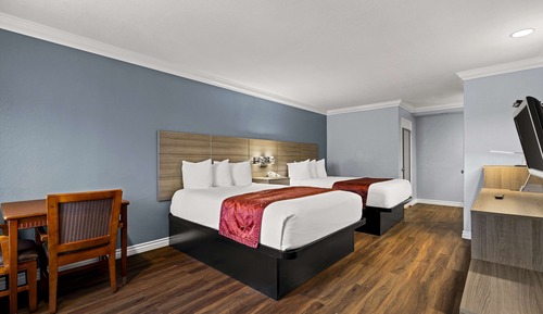 Standard Room, 2 Double Beds, Accessible, Bathtub