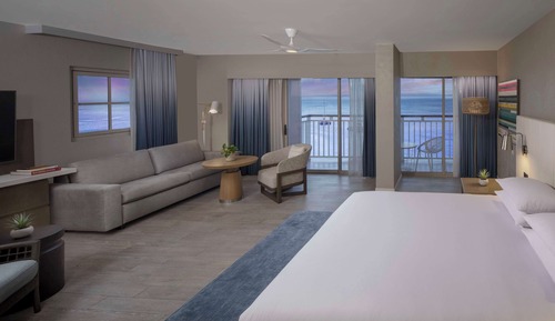 Studio, 1 King Bed, Balcony, Oceanfront (Sunset)