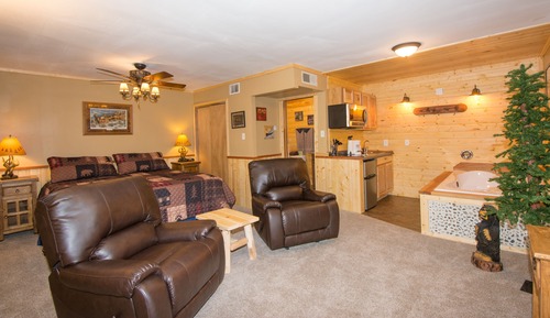 Lodge 8, Jetted Tub