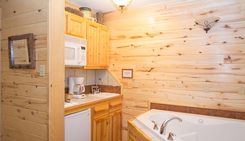 Lodge 4, Jetted Tub