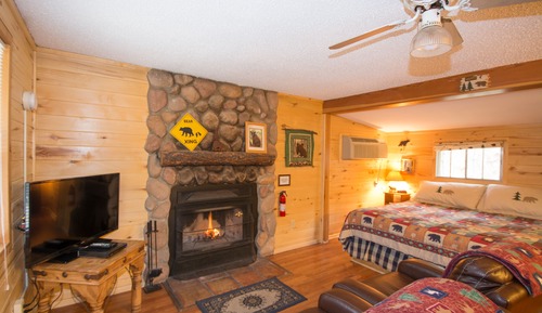 Cabin 14, Romantic Studio