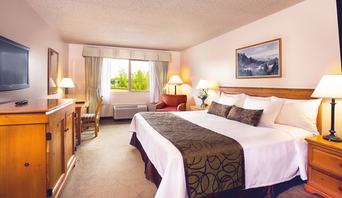 Deluxe Room, 1 King Bed, Non Smoking, Private Bathroom (Coast King)