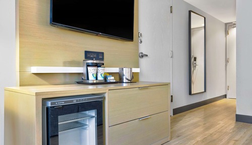 Room, 1 King Bed, Accessible, Bathtub (Mobility)