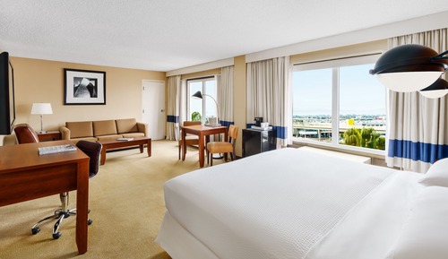 Junior Suite, 1 King Bed (Mobility Accessible, Roll-In Shower)