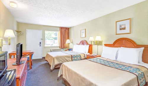 DD1 Standard Room, 2 Full Size Beds, Smoking