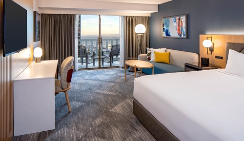 Room, 1 King Bed, Balcony, Bay View (High Floor)