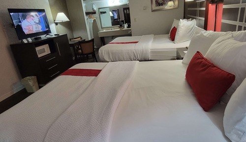 Room, 2 Queen Beds, Non Smoking, Pool Access